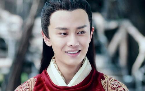 #任嘉伦#任嘉伦为什么从来不晒妻子照片,当看到两人合影后:换我也不晒