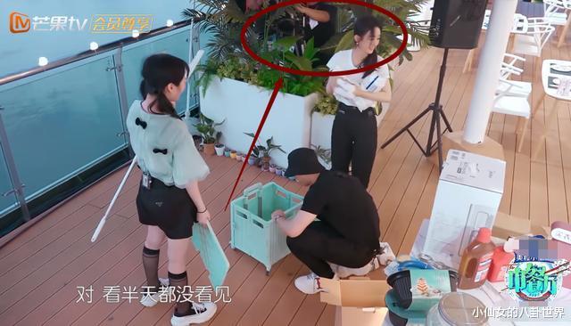 赵丽颖|《中餐厅》船上就那么大，摄影都站哪拍？看清懵了：难怪赵丽颖心疼