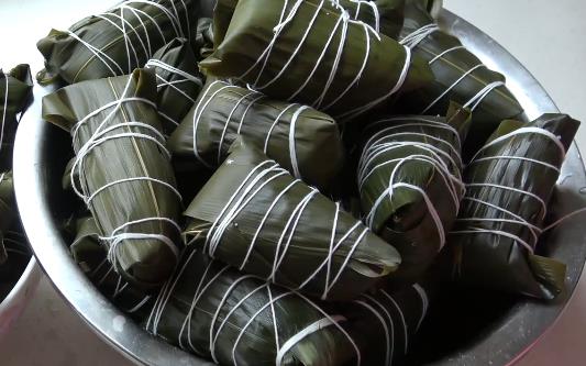 「粽子」网红杂粮粽的做法：这种包法简单易学，包教包会，出锅粽香四溢！