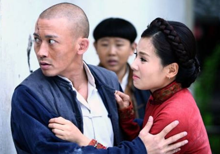 「黄晓明」被黄晓明抢走“杨过”一角, 打架被关7个月, 终于因出演乾隆翻红