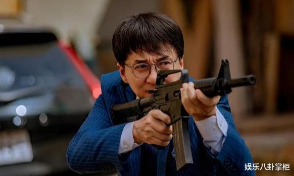 成龙|用命拍了49年功夫片，66岁成龙这回认怂了