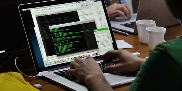 |又一个程序员进了ICU病房，谁为过度工作买单？