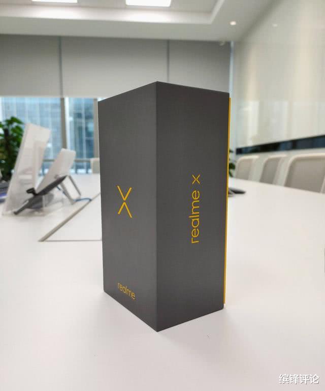 realme@realme10点正式官宣，其全球用户数，已突破3500万！