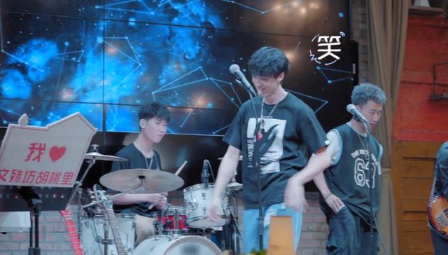 陈延迪|心动的信号：迪迪给希希乐队告白，为何只感动了自己？原因太现实