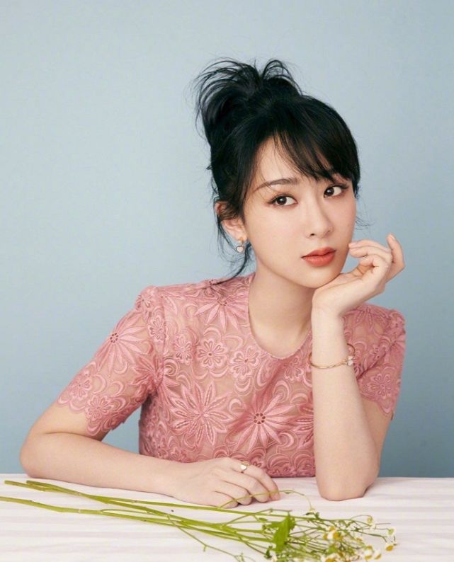 [迪丽热巴]90后三大顶流，杨紫、郑爽、迪丽热巴咖位怎么排？电视剧她第一