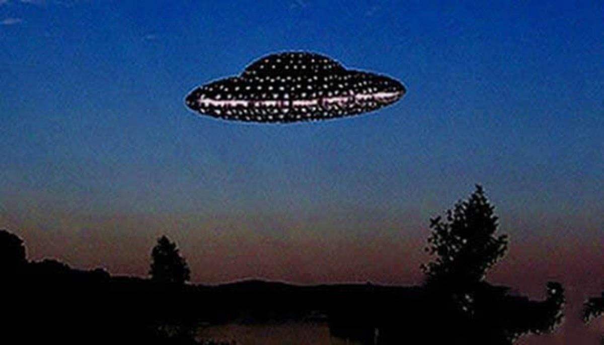 外星人■东北一小树林里出现“空中怪车”，闪烁绿光，有轰隆隆声，袭击区域发生异变！