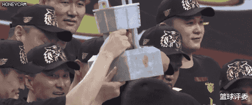 易建联|仅12小时，阿联受伤终于是有了结果！苏群爆料：姚明怪不得当时要黑脸！