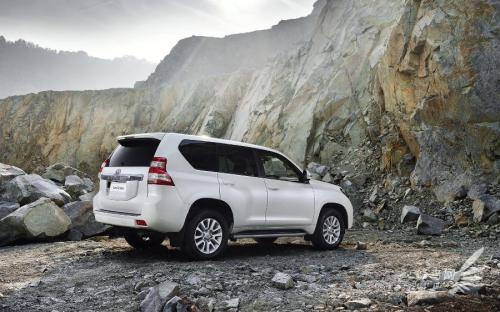 轿车|本人33岁，打算买个3.5普拉多和4.0日产途乐。高人指点选哪个更好？