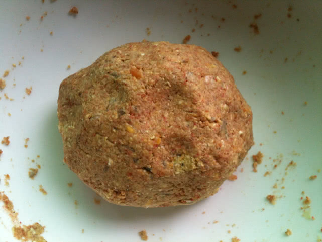 @钓鱼新手在使用饵料上的两个误区，这关系到你的“钱袋子”