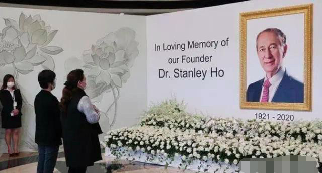 娱你有瓜|赌王不止17个子女？陌生女到灵堂要认祖归宗：出生就被抱到山旮旯