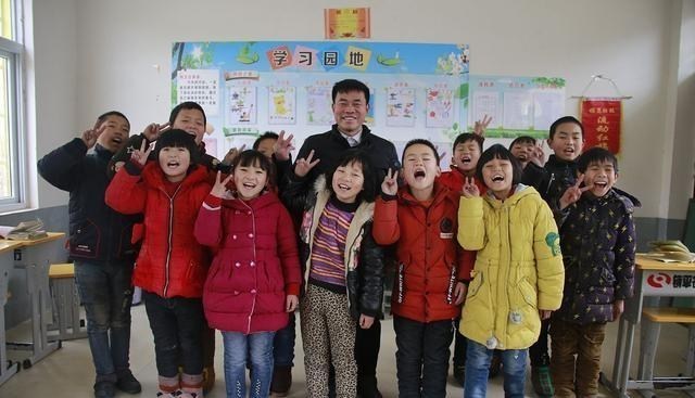 「乡村教师」教育部再提乡村教师生活补助,效果显现,县城一中老师不淡定了