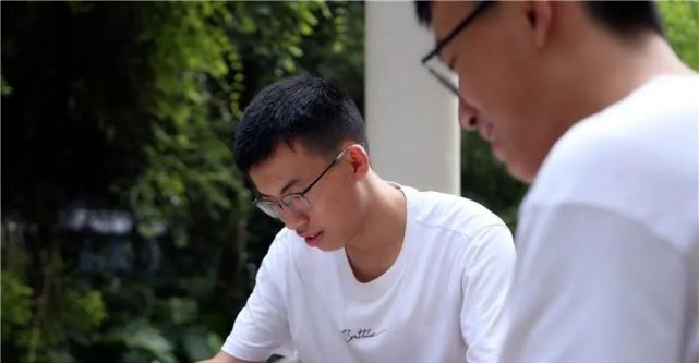 清华大学|厉害！双胞胎兄弟同分数考上清华，但是，兄弟俩都说考砸了