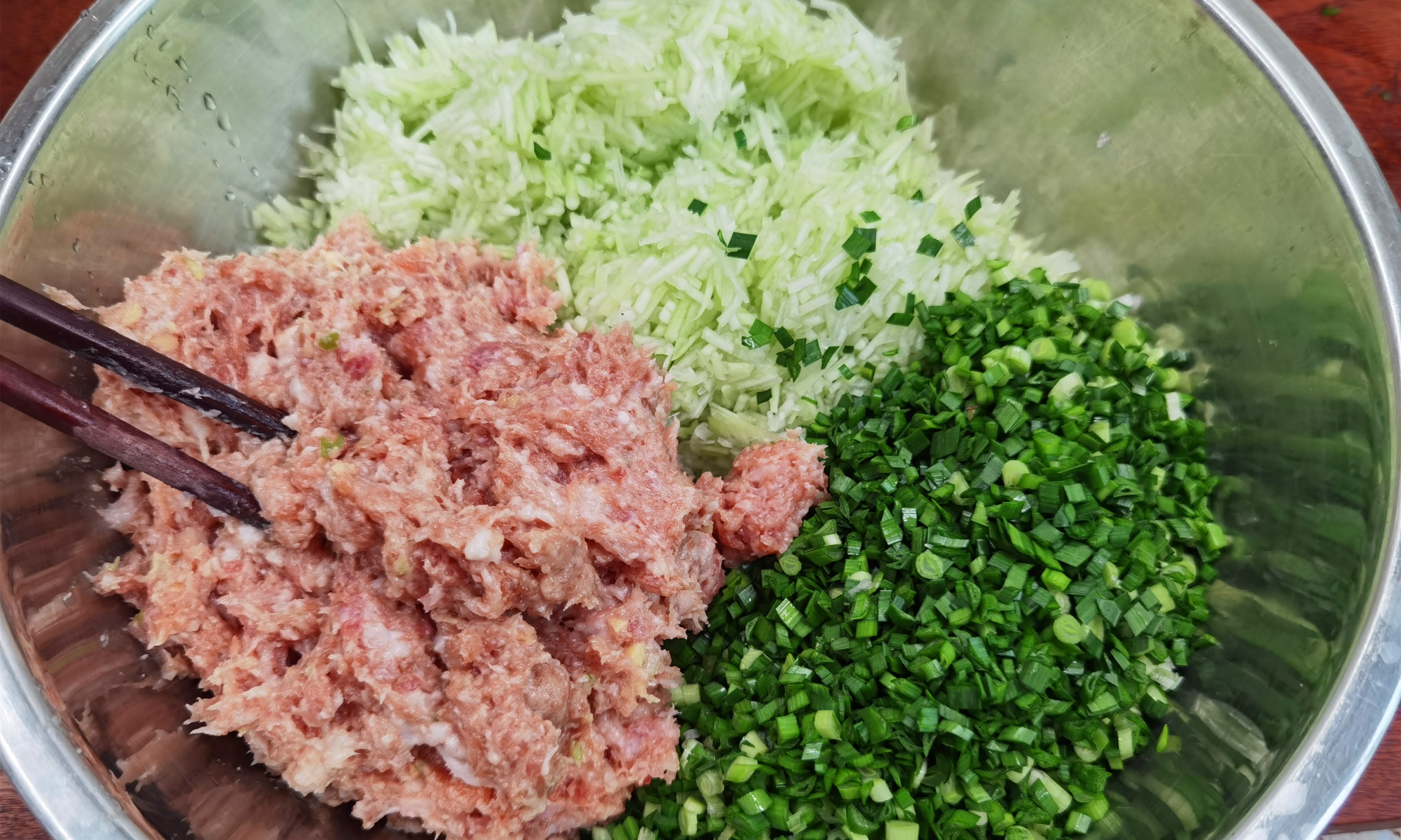 饺子|秋天包饺子，韭菜芹菜靠边站，这菜5毛钱1斤，维C含量极高，降秋燥