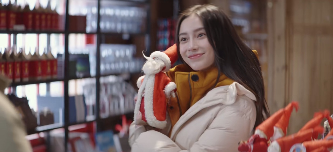 Angelababy|Baby带儿子去酒店游泳，因没化妆不想合影，真实素颜仍被曝光