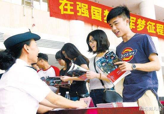 轰炸机|2020年征兵进行中，这几类人参军更有优势，尤其是大学生值得选择