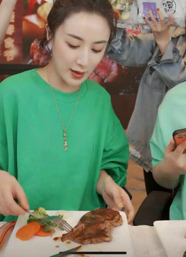 牛排|日本妈妈天天做\黑暗料理\，把儿子逼上东京大学：再也不想吃了