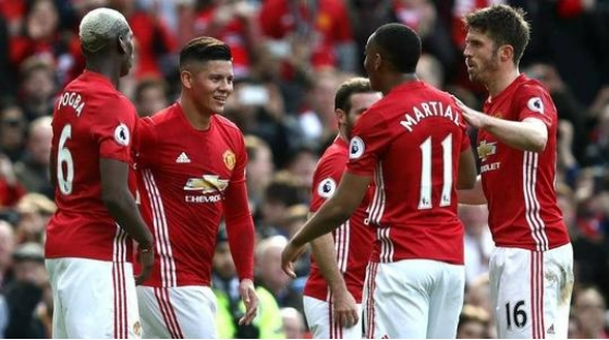 曼联|是什么让曼联从自身最差的12名开始奋起直追,最后拿到第3名?