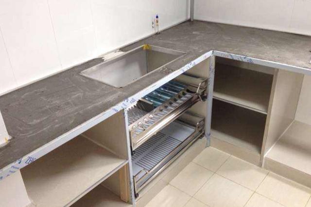 『』整体厨房已过时，家有技术工，用瓷砖砌个灶台，实用多了