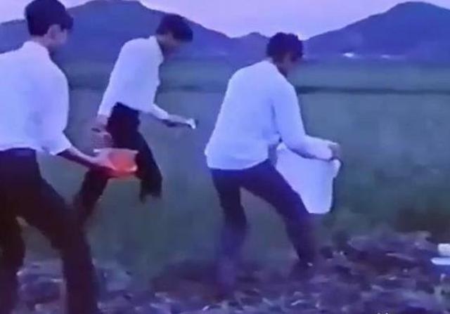 70年代的日本介良事件：几个熊孩子抓住飞碟，还残酷地虐待外星人