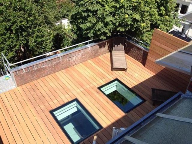 『』私人露台别全铺防腐木，又丑又不实用，有钱人家都装一条玻璃栈道