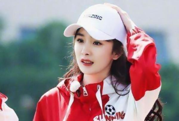 #奔跑吧兄弟#明星参加跑男的次数：贾玲3次，唐艺昕4次，而他高达5次