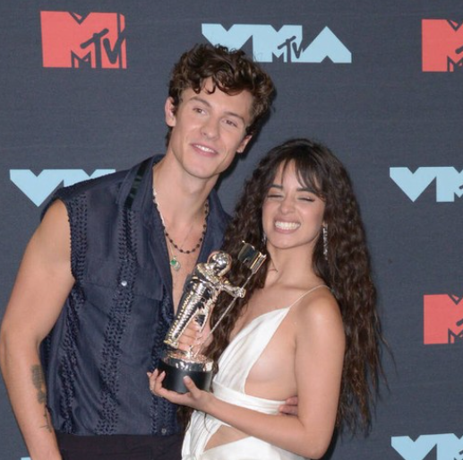 爱莉安娜·格兰德|今日欧美圈:Adele新专尚未完成,Drake宣布新专辑明年发行