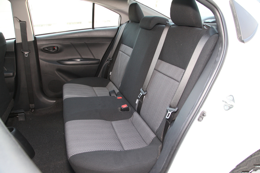 「丰田威驰」16万跌到了7万！20年不动螺丝钉，油耗才5.6L，后悔捷达买早了