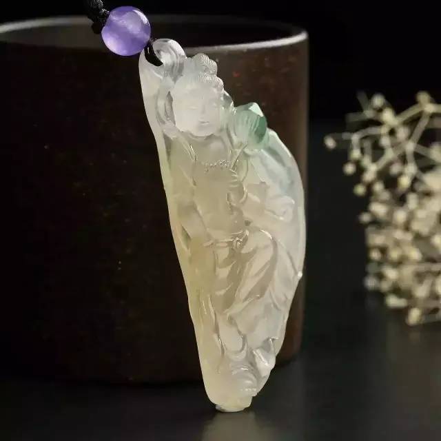 「翡翠」翡翠为何不像蜜蜡一样以克计价？