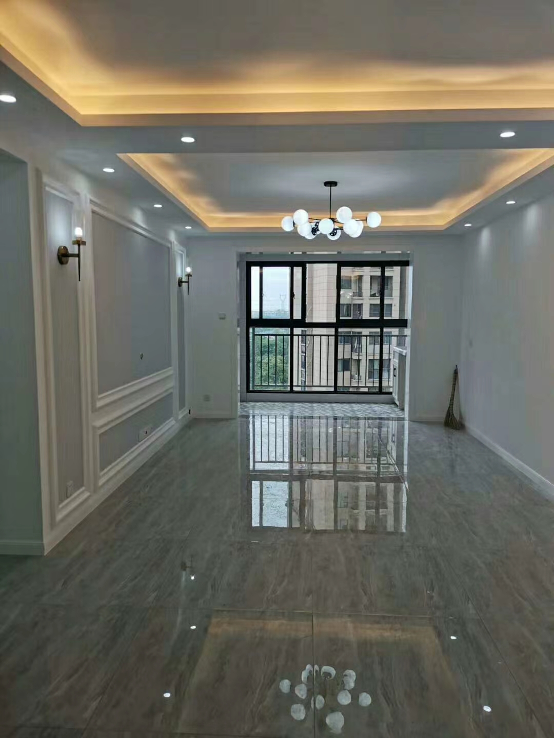 『』刚完成的新房硬装，入户和电视墙实用又大气，反正我觉得都好看！