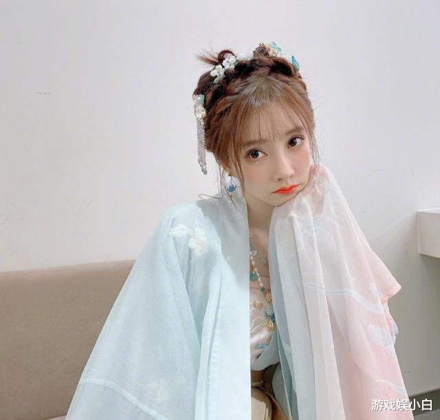 #冯提莫#国风盛典音乐会：冯提莫受国外人青睐，粉丝：内凉外热让人心寒！