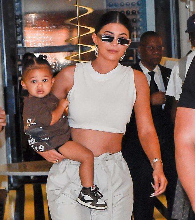 卡戴珊@詹娜大布朗尼7岁！两年前就生孩子。布朗尼主动追求，詹皇怎么看？