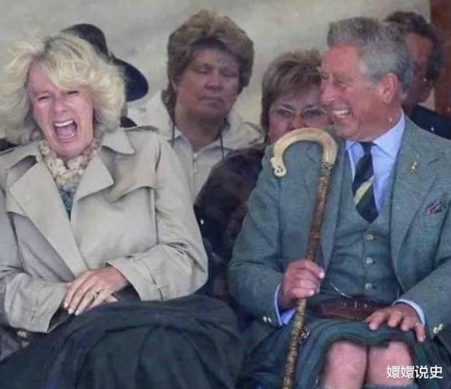 「英国王室」英国王室四世同堂！全家福卡米拉稳居C位，被查尔斯宠成小女孩
