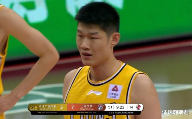 王哲林：王哲林压力来了！广厦“黄魔兽”两战64+28，他可能比你先去NBA了