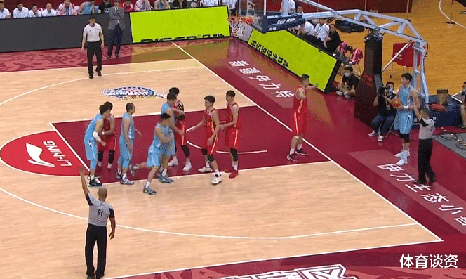 『男篮世界杯』发球助攻对手+三不沾，男篮世界杯的周琦回来了，你还是那个少年