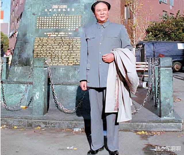 杨尚昆|他把自己活成了“毛主席”，李讷抱他痛哭，卫士长为他开车门