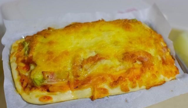 『披萨』做披萨真简单，普通面粉配家常食材，孩子自己能搞定，比外卖好吃