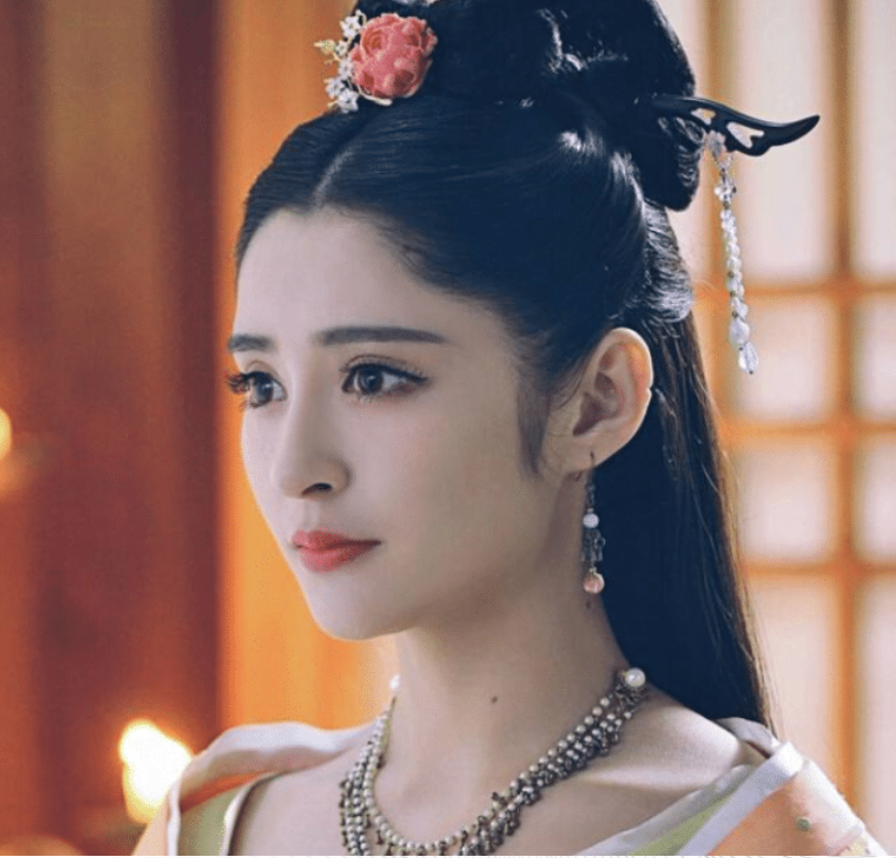 「杨紫」扮演“天下第一美人”的女星:前5位都被吐槽,唯独她实至名归