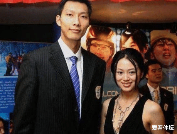 易建联|曾表白易建联被拒,如今36岁气质十足,直言:单身也很幸福