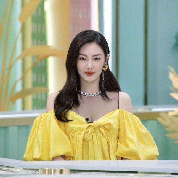 张雨绮|富婆人设翻车?辛巴直播吐槽张雨绮装大方,害自己补了1200万差价