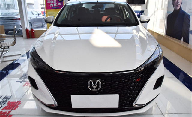 长安逸动|长安逸动PLUS价格适中,外观帅气,家用代步没问题