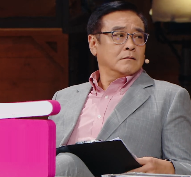 郭敬明|演员2：郭敬明和尔冬升爆发冲突，尔导“赌气”发S卡，后台炸锅