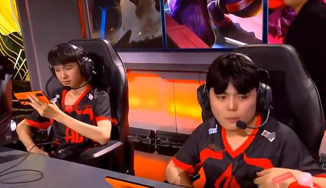 ag战队|一诺肉身开团帮助AG挺进四强,解说再次激动喊出:他就是顶级射手