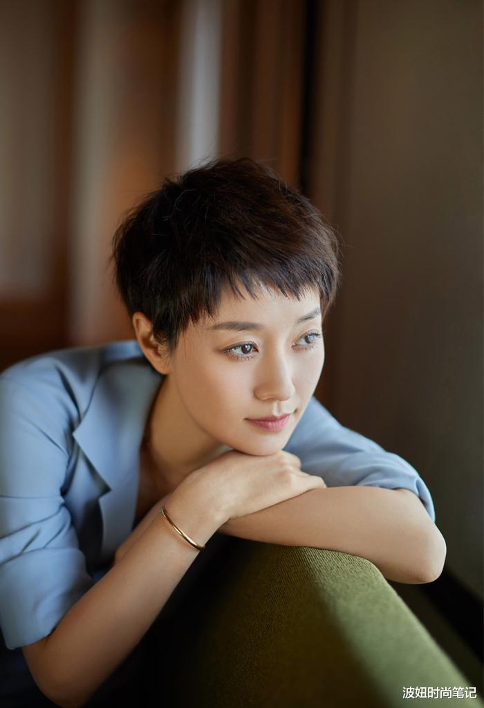 发型|女人过了40岁尽量少烫“大妈卷”，试试这4种发型，时髦显气质