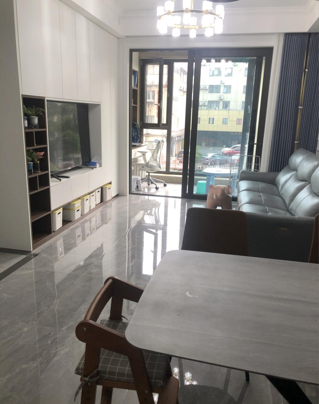 |准备入住新房，忍不住分享一下，电视墙非常实用，阳台布局很喜欢