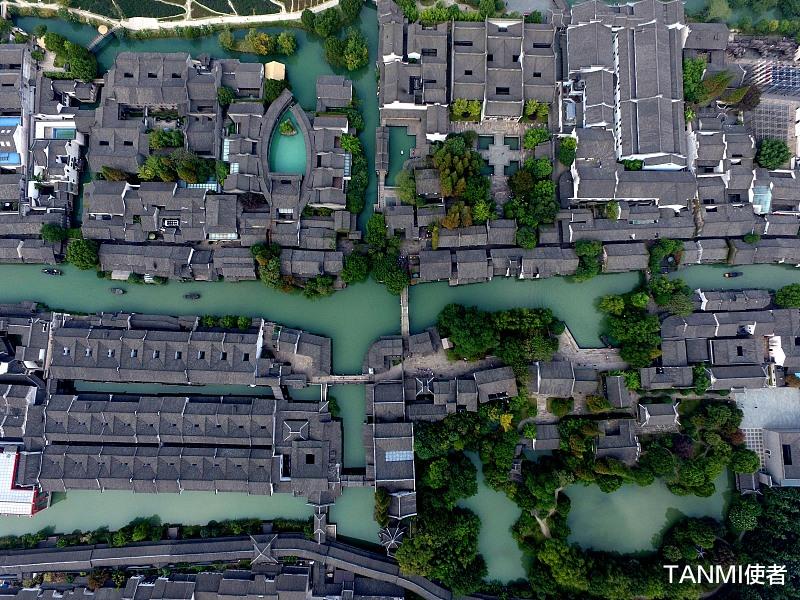 【古镇】中国最成功的古镇,人口不到9万年收入21亿,门票200游客依旧买单