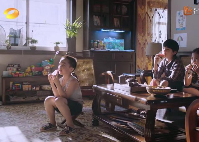 以家人之名|《以家人之名》子秋甜品店装修藏秘密，他心里真正爱的人一目了然