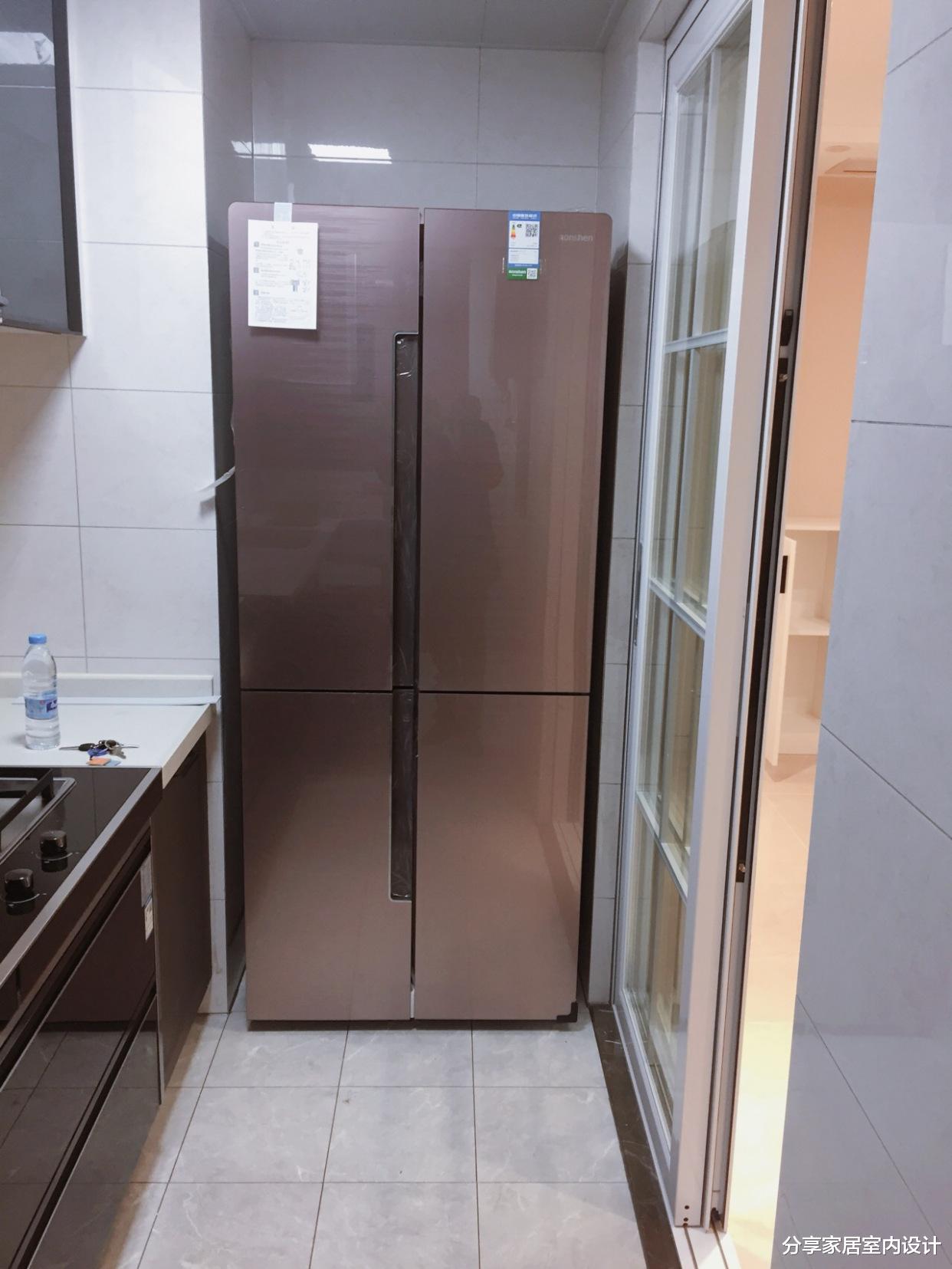 电视背景墙:第一次见她家新房,漂亮极了,进屋就被鞋柜迷住,特别满意!晒晒