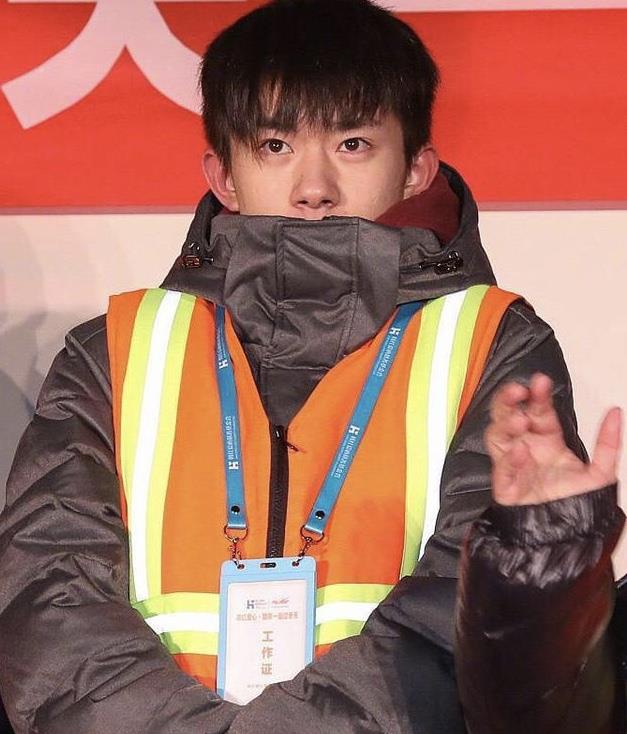『韩红』被韩红“曝光”，疫情最严重时愿赴武汉一线，他撑起中国少年称号