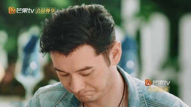 『黄晓明』杨颖终于把黄晓明“逼疯了”从华谊一哥到卑微卖货，到底怎么了？