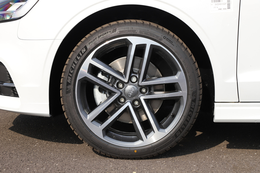 「雅马哈」又一豪车跌至“白菜价”！19万下探到14万，油耗5.8，后悔速腾买早了